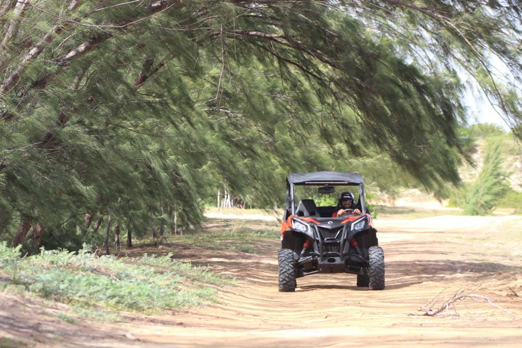 passeios de UTV e de buggy em Maracajaú